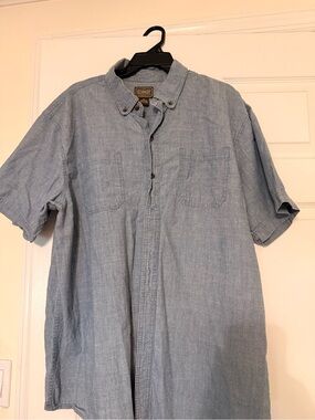 Men's Light Blue Chambray Short-Sleeve Button-Down Shirt